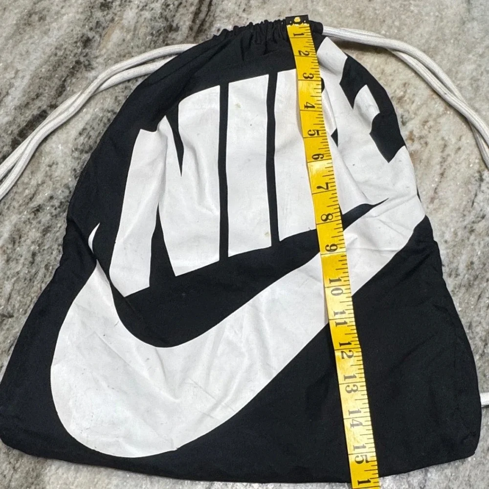 Nike Drawstring Bag Unisex Black White Logo Blokcore Sporty Gym Sackpack